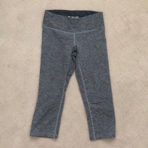 super soft and comfy NEW BALANCE grey leggings